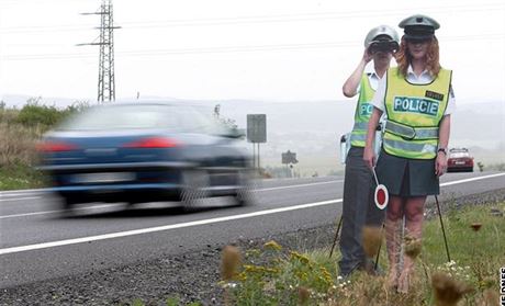 Maketa policistky u silnice. Ilustraní snímek.