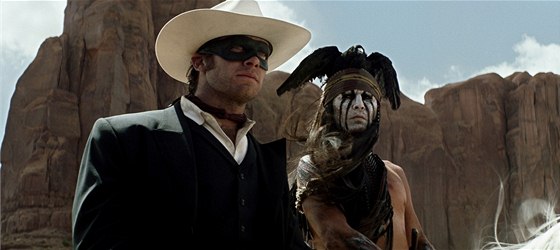 Hlavní postavy hraje Johnny Depp a Armie Hammer.