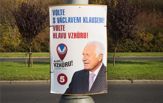 Václav Klaus na předvolebním billboardu hnutí Hlavu vzhůru!