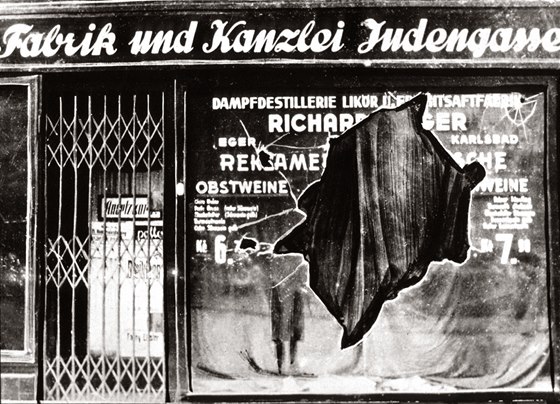 Atentát na nmecého dplomata v Paíi Ernsta von Ratha rozpoutal vlnu násilí proti idovskému obyvatelstvu. V noci z 9. na 10. listopadu 1938 bylo zabito 91 id, znieno pes 7500 obchod a vypáleno 1200 synagog.