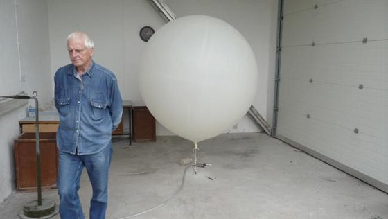 Pavel Žárský vypouští balóny do stratosféry už 45 let.
