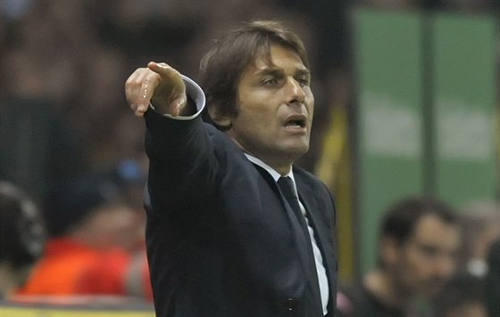 Antonio Conte kouuje fotbalisty Juventusu.