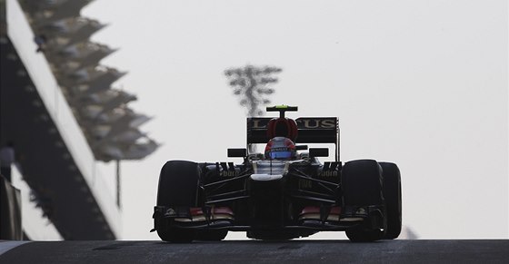 NA OBZORU. Romain Grosjean pi tréninku na Velkou cenu Abú Zabí. 