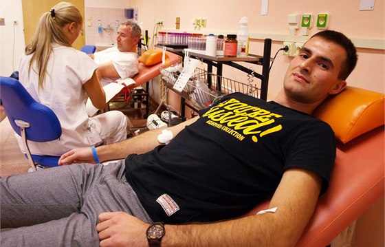 Martin Provaz z Bystročic je letošním desetitisícím dárcem krve na Transfuzním