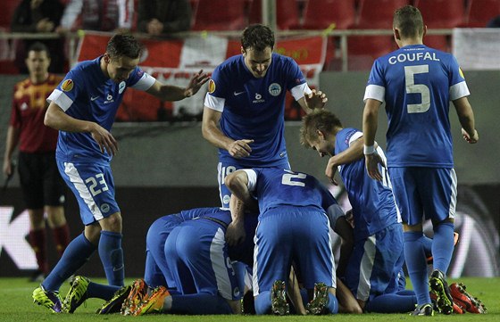 VYROVNÁNO. Fotbalisté Liberce se radují z gólu Davida Pavelky, jen zaídil