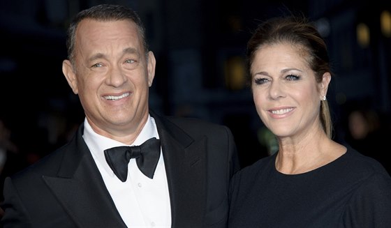 Tom Hanks a jeho manželka Rita Wilsonová (9. října 2013)