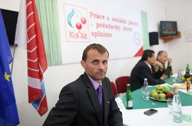 �éf kandidátky komunist� v Libereckém kraji a poslanec Stanislav Mackovík. 