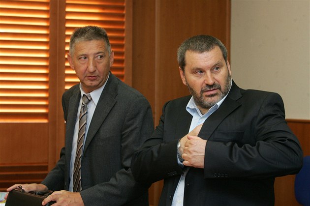 Za p�ijetí úplatku 42 milion� korun dostal Novák nejprve u chomutovského soudu...