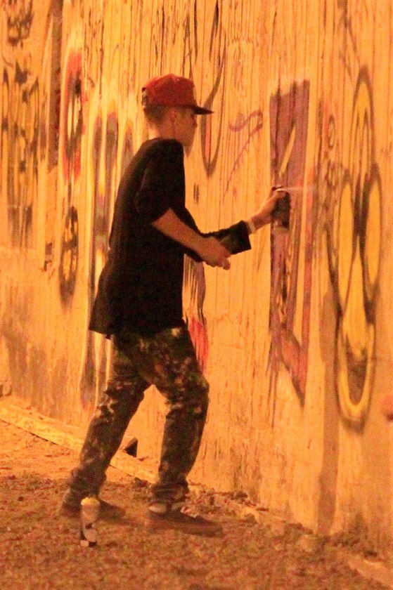 Justin Bieber sprejoval na ze� v Riu.