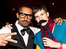 Movemberu fandí i taneník a choreograf Yemi A. D. (vlevo). Aspo symbolicky ho...