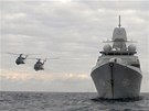 Prlet dvojice protiponorkových Vrtulník Mi-14 "Haze" kolem nizozemské