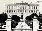 Budova takzvané dolní koly. Dokonena byla v roce 1902 a v Horním Jietín...