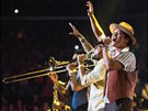 Bruno Mars na Moonshine Jungle Tour bhem vystoupení v losangelském Staples...
