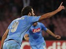 ÚTONÍK VE FORM. Gonzalo Higuaín z Neapole slaví gól proti Marseille.