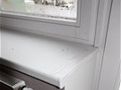 DRUHÝ PÍBH: Okna vlhnou i pi normové teplot a vlhkosti. Stékající kondenzát...