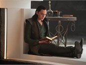 Tom Hiddleston v roli Lokiho, která ho proslavila.