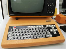 Poíta IQ-151 z roku 1984 vyrábla firma ZPA Nový Bor. Poíta byl urený...
