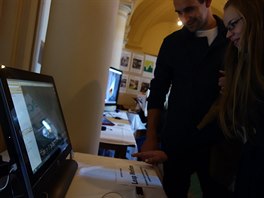 Bezdotykové ovládání Leap Motion na stánku Technet.cz na Týdnu vdy a techniky