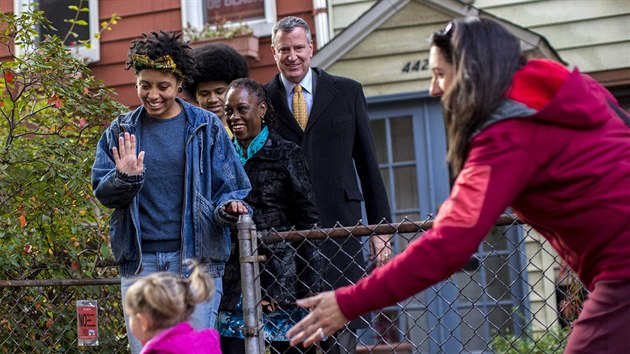 Demokratick kandidt na starostu New Yorku Bill de Blasio se svoj rodinou (5. listopadu 2013)