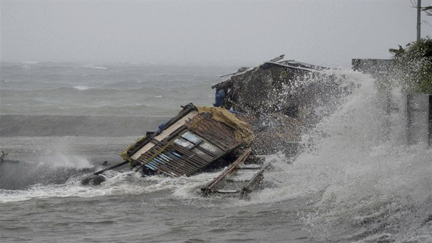 Na Filipny udeil tajfun Haiyan (8. listopadu 2013).