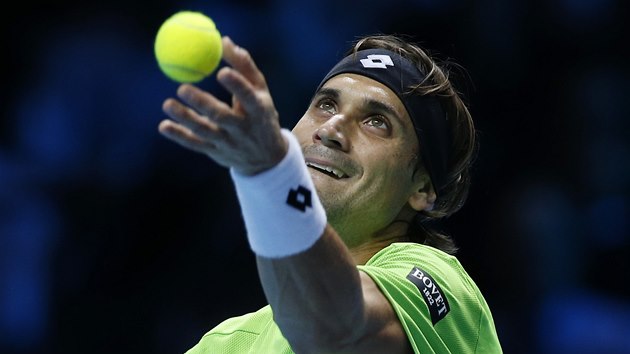 panlsk tenista David Ferrer hraje na Turnaji mistr proti Berdychovi.