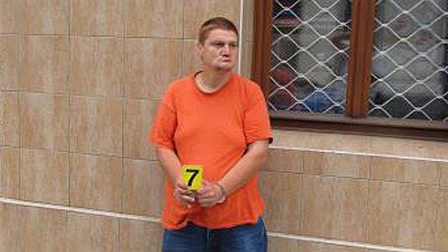 Muž, který seniorkám v Praze kradl z krku zlaté řetízky. Policie věří, že se přihlásí další napadené ženy.