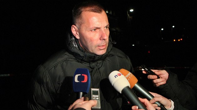 Moravskoslezsk policejn f Tom Kuel v Rakovicch, kde se stala dvojnsobn vrada. (4. listopadu 2013)