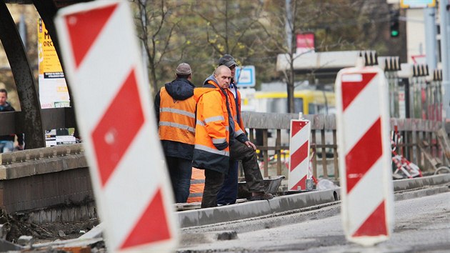 Vstavba novch pechod pro chodce v Sirkov ulici v Plzni.