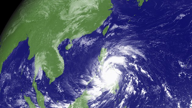 Tajfun Haiyan na snmku Japonsk meteorologick agentury je zatm leton nejsilnj bou, kter zashla Filipny. 
