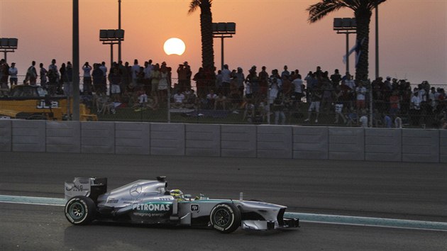 TET. Nmeck jezdec formule 1 Nico Rosberg ze stje Mercedesu skonil na Velk cen Ab Zab tet.