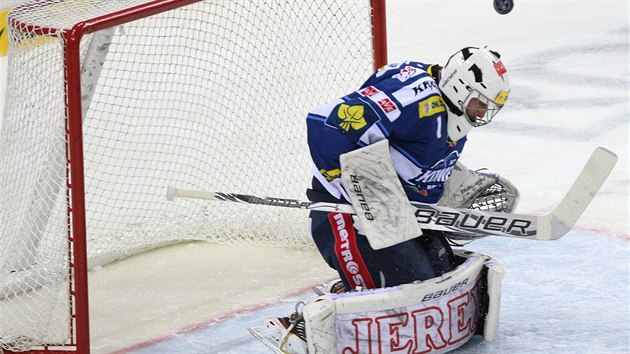 Brnnsk brank Marek iliak si hlavikuje puk do branky a Liberec se ve 12. minut dostal do veden.