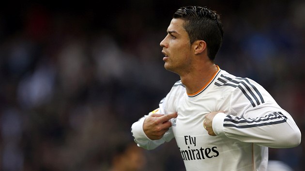 J HO DAL. Cristiano Ronaldo z Realu Madrid oslavuje gl proti San Sebastianu.