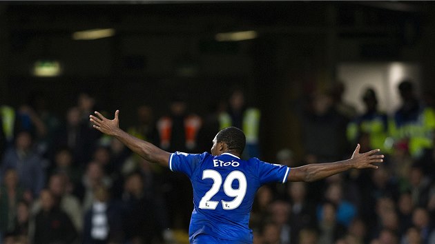 KAMERUNSK KANONR. Samuel Eto'o z Chelsea po tref proti West Bromwichi.