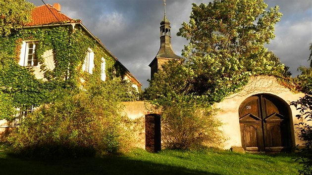 Na faru z roku 1747 jsme se rodina Kivnkova odsthovala po patncti letech ivota na praskm sdliti.