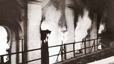 Atentát na nmecého dplomata v Paíi Ernsta von Ratha rozpoutal vlnu násilí proti idovskému obyvatelstvu. V noci z 9. na 10. listopadu 1938 bylo zabito 91 id, znieno pes 7500 obchod a vypáleno 1200 synagog.