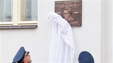 V Nové Pace odhalili pam�tní desku pilotovi RAF Otakaru Hrubému (1. 11. 2013).
