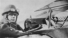 Udet v kokpitu Albatrosu