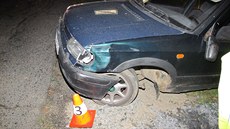 Kdy� opilý �idi� zjistil, �e je jeho felicie po nehod� nepojízdná, auto zamkl a...