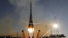 Kosmická loď Sojuz TMA-11M míří k mezinárodní vesmírné stanici (ISS) s...