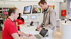 Jako jeden z prvních v Evrop� se stal majitelem nového iPadu student jedné...