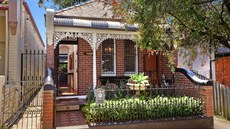 D�m le�í v klidné �tvrti Leichhardt v západní �ásti Sydney, p�ezdívané Malá...