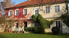 Fara se vdy v minulosti v prbhu let upravovala a roziovala podle...