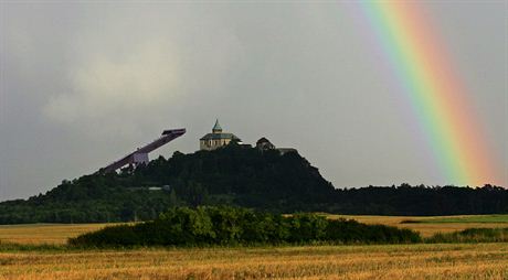 Pvodní skokanský mstek na Kuntické hoe ml být o nco mení, ne ukazuje...