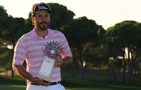 Victor Dubuisson coby vítz golfového Turkish Open.
