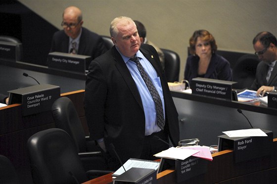 Torontský starosta Rob Ford se od stedy zpovídal ped radou msta. Takto ho...