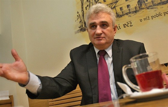 Předseda Senátu Milan Štěch (ČSSD) přijal pozvání k rozhovoru pro MF DNES v...