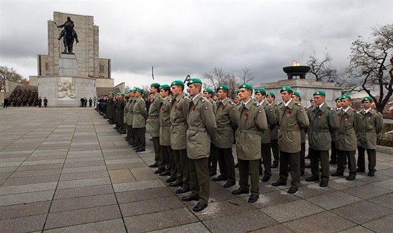 Slavnostní nástup na Vítkov v Praze v Den válených veterán (Ilustraní snímek)