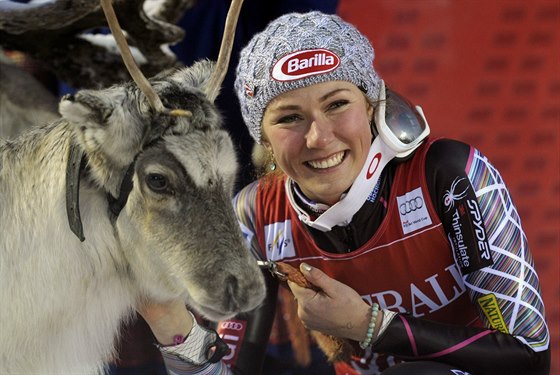 ZVLÁTNÍ OCENNÍ. Americká lyaka Mikaela Shiffrinová dostala za vítzství ve...