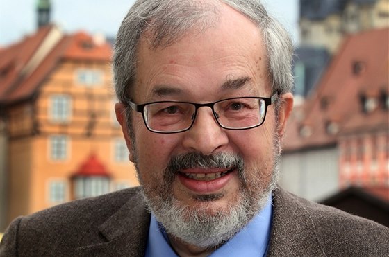 Günther Juba, bývalý editel zvlátní koly ve Waldsassenu, dostal od starosty