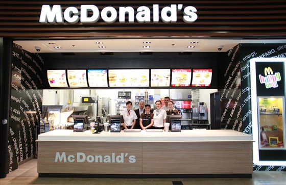 McDonald's otevel na Harf nový typ malé restaurace. Nabízí mení sortiment...